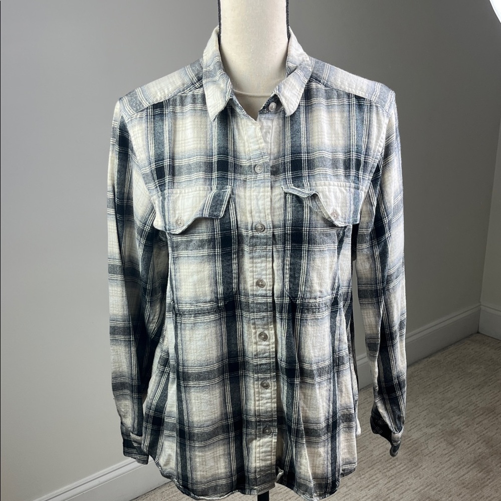 Eddie Bauer Women’s Large Cream Black Plaid Flannel Button Down Shirt
